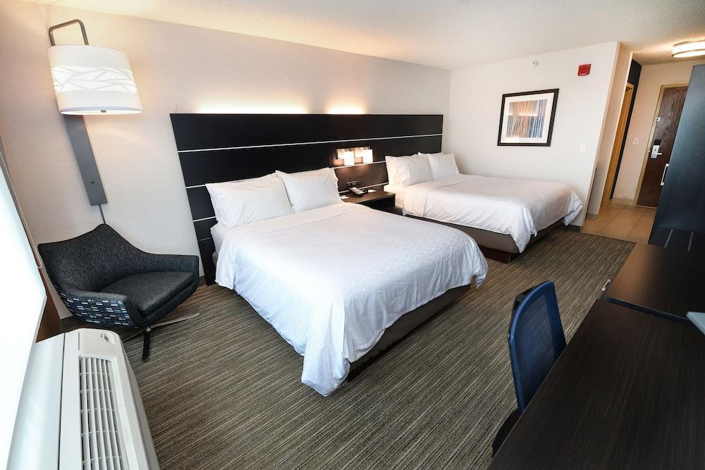 Holiday Inn Express Hotel & Suites Grand Forks By Ihg Exterior photo