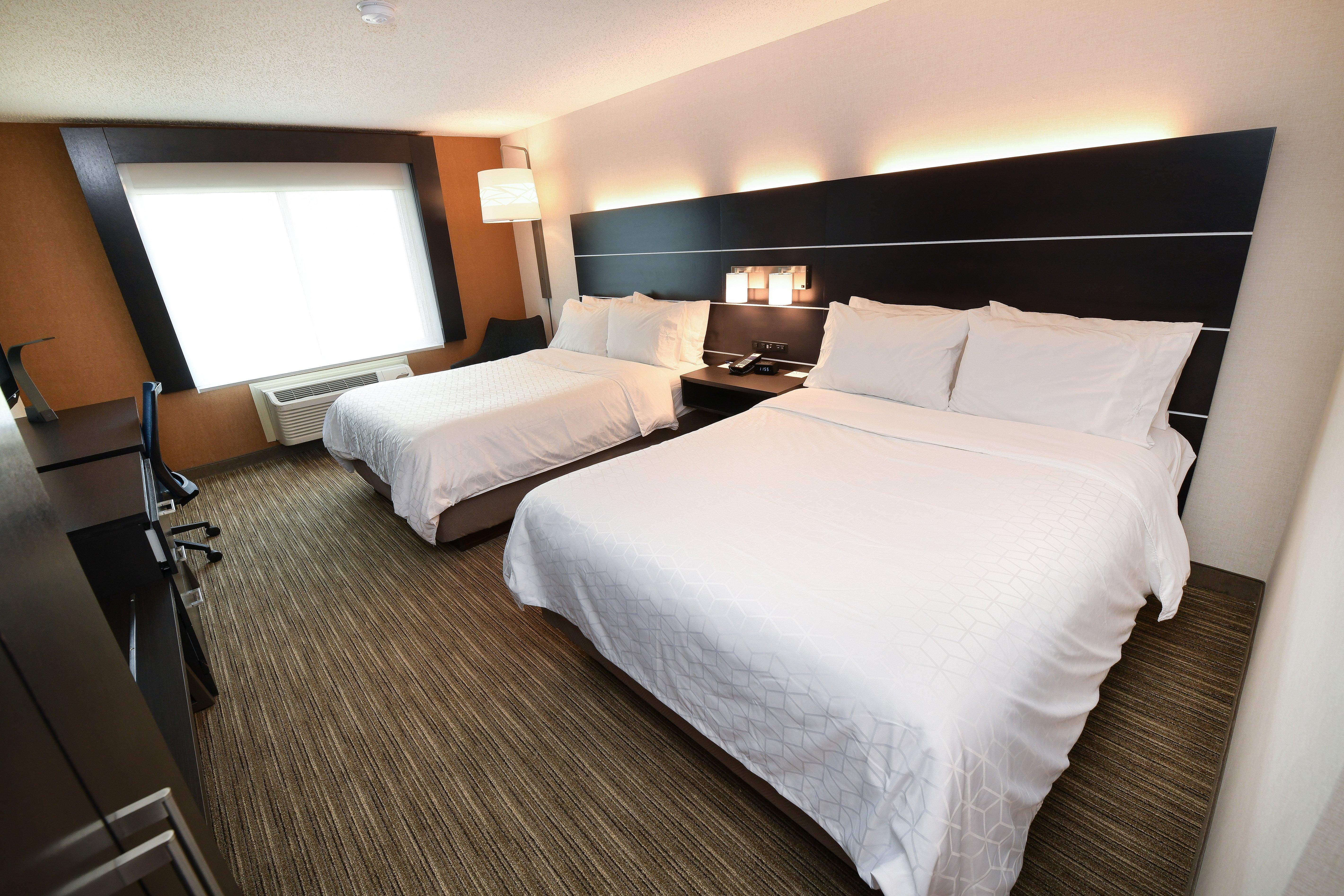 Holiday Inn Express Hotel & Suites Grand Forks By Ihg Exterior photo