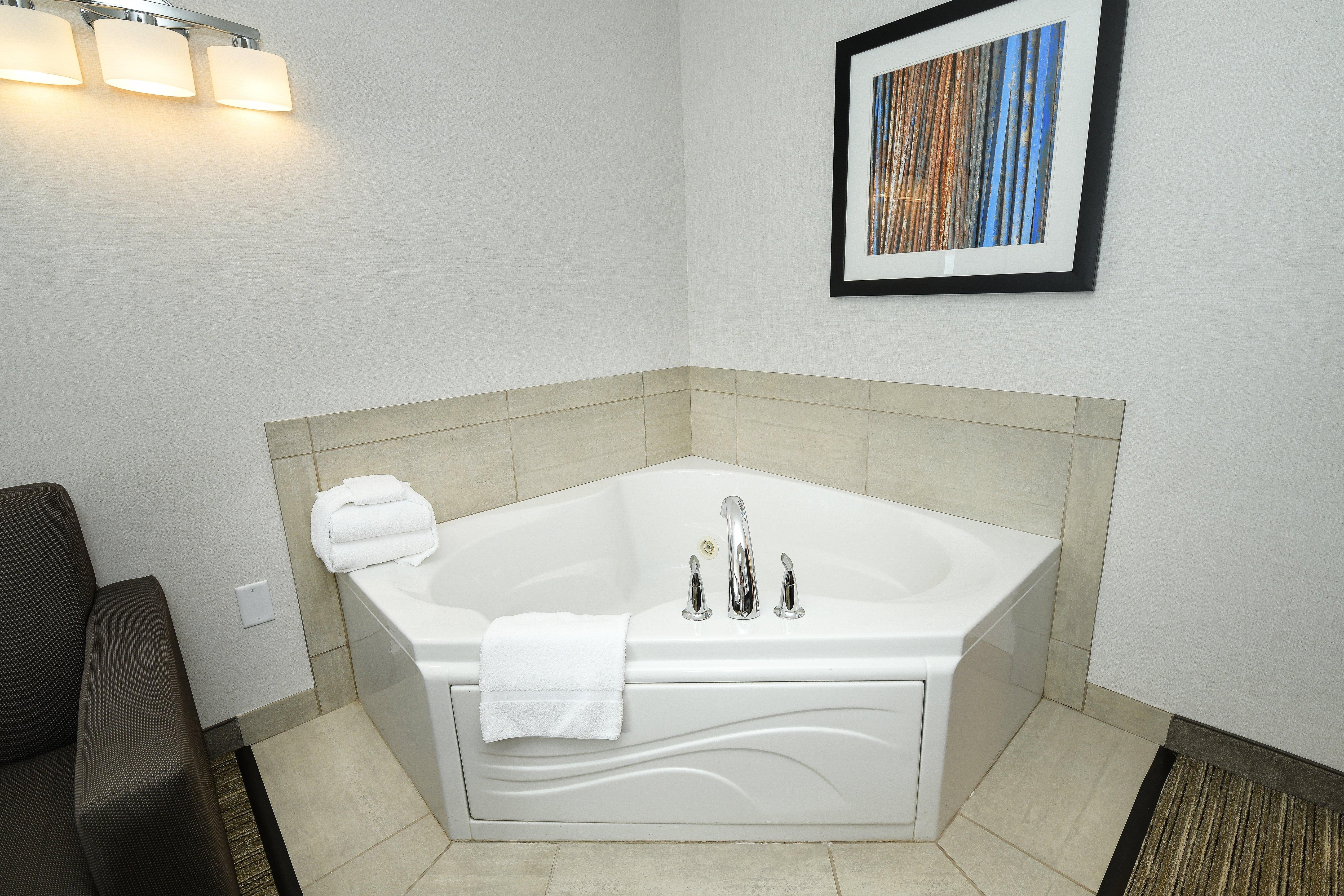Holiday Inn Express Hotel & Suites Grand Forks By Ihg Exterior photo
