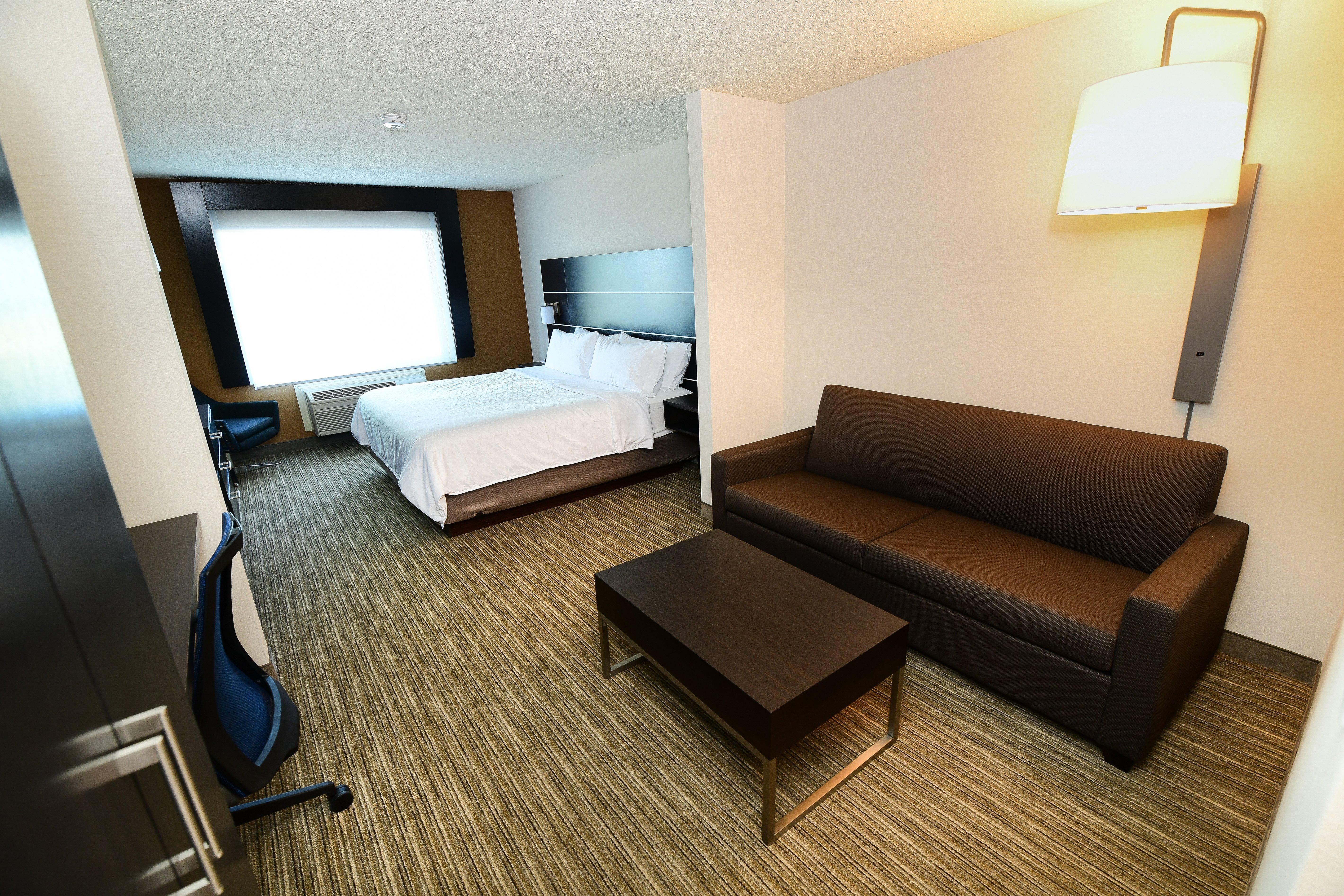Holiday Inn Express Hotel & Suites Grand Forks By Ihg Exterior photo