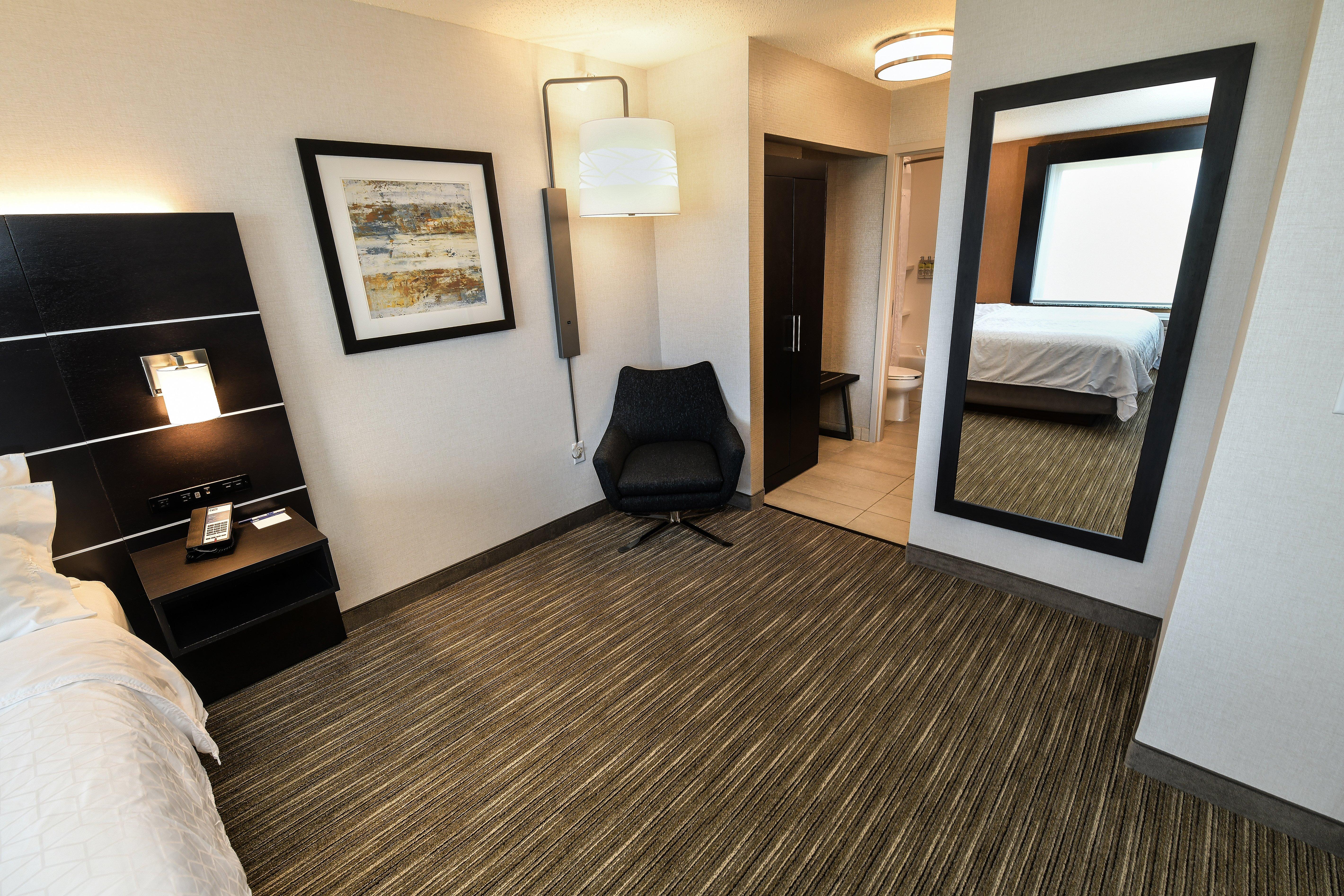 Holiday Inn Express Hotel & Suites Grand Forks By Ihg Exterior photo