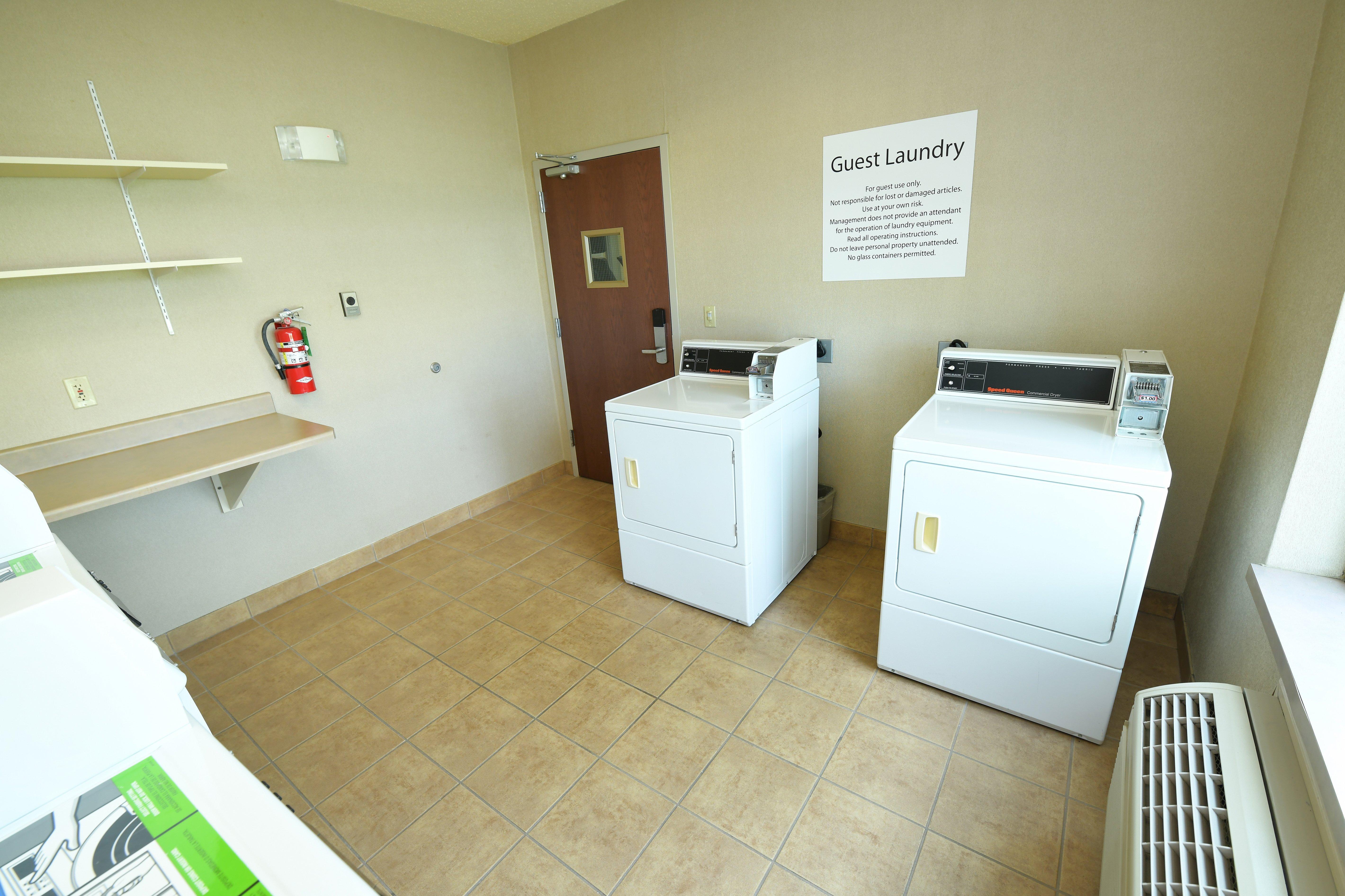 Holiday Inn Express Hotel & Suites Grand Forks By Ihg Exterior photo