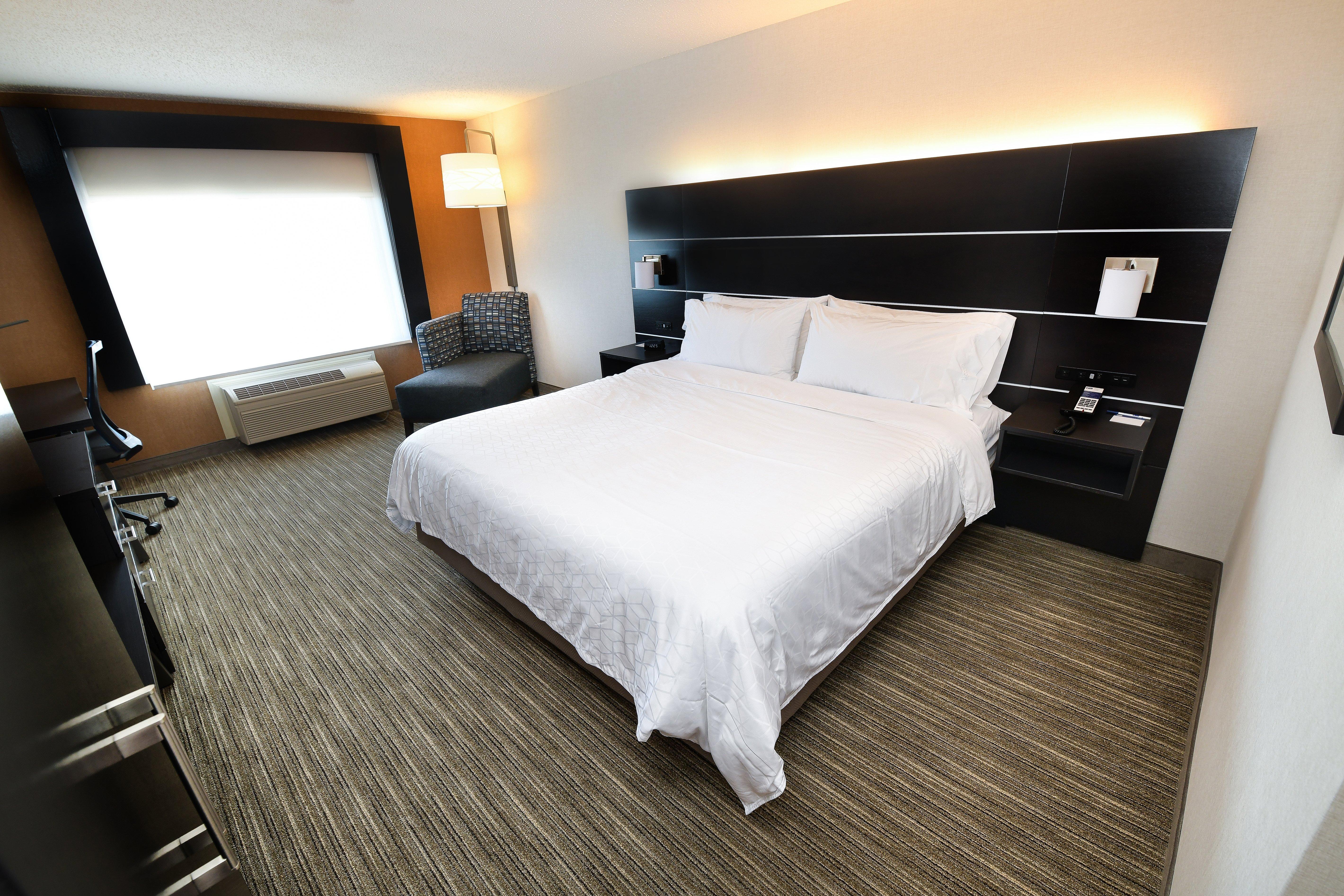 Holiday Inn Express Hotel & Suites Grand Forks By Ihg Exterior photo