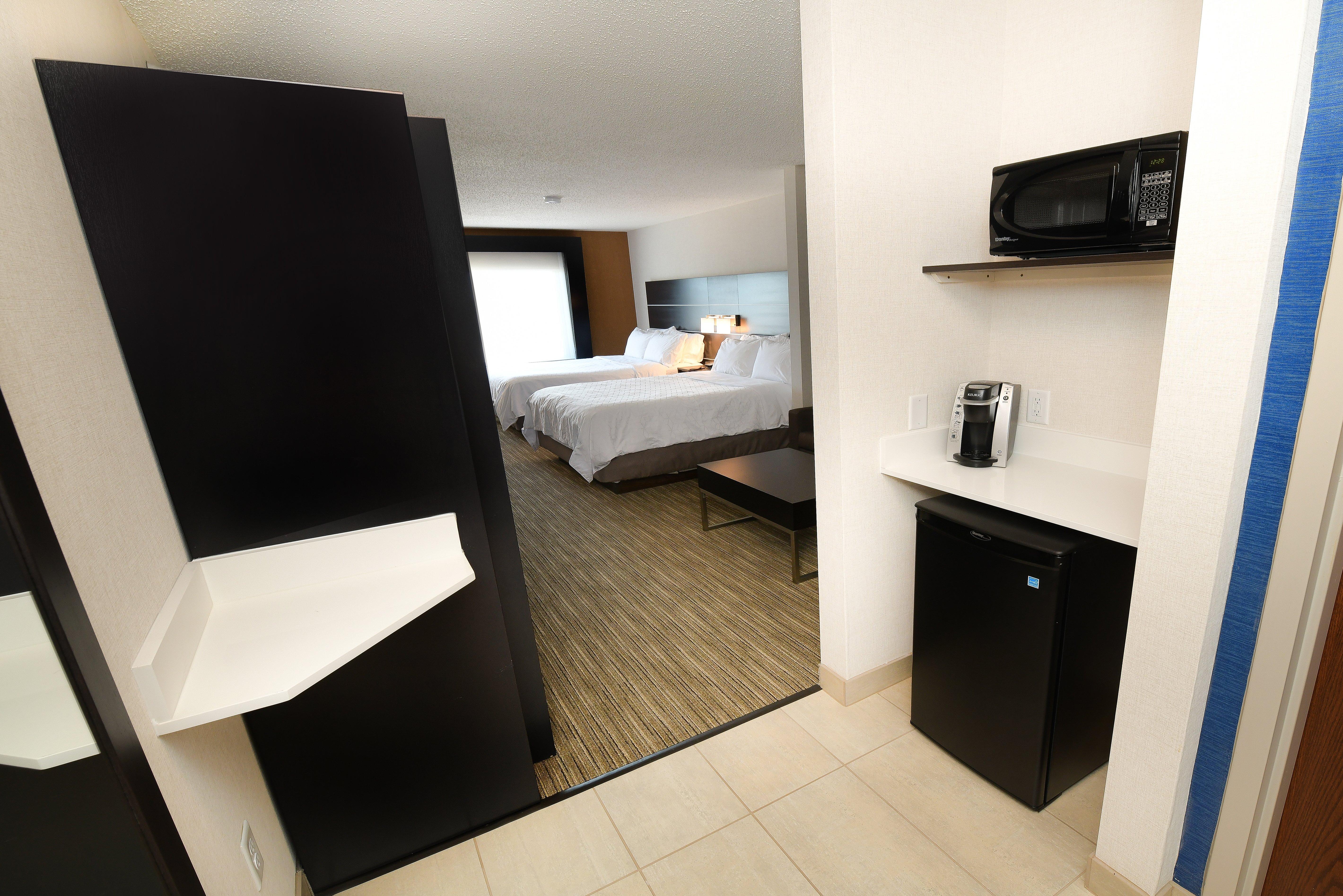 Holiday Inn Express Hotel & Suites Grand Forks By Ihg Exterior photo