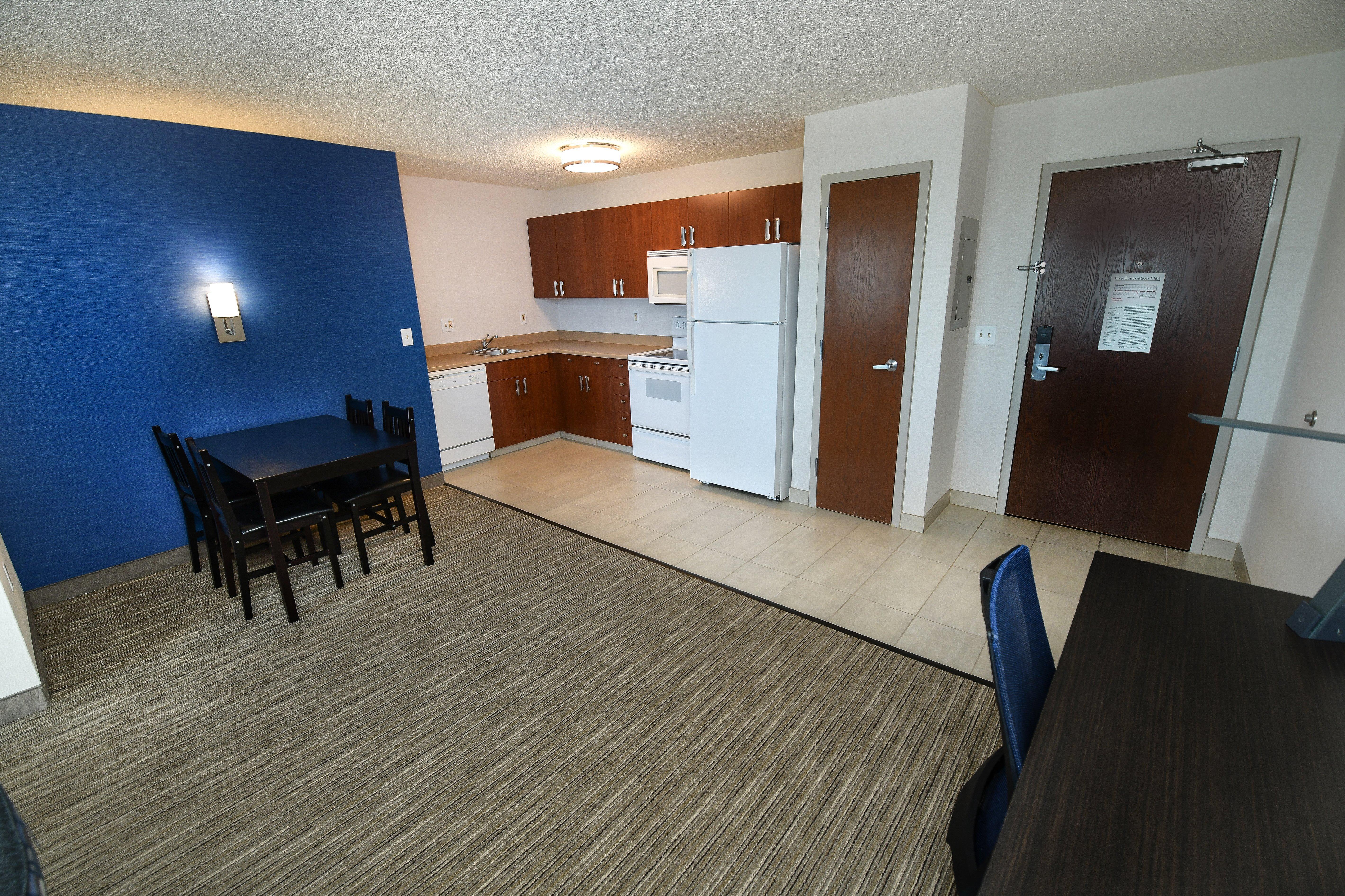 Holiday Inn Express Hotel & Suites Grand Forks By Ihg Exterior photo