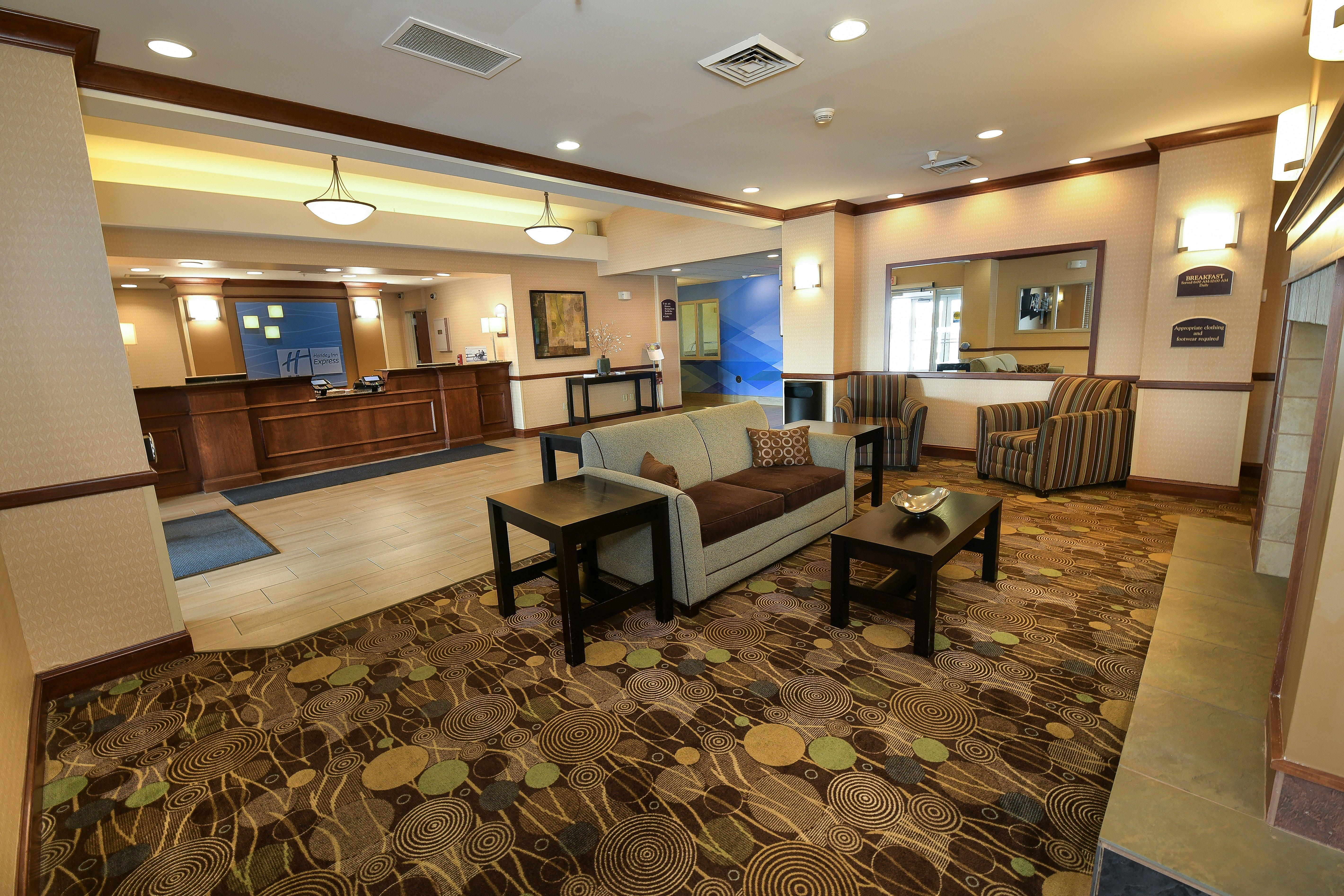 Holiday Inn Express Hotel & Suites Grand Forks By Ihg Exterior photo