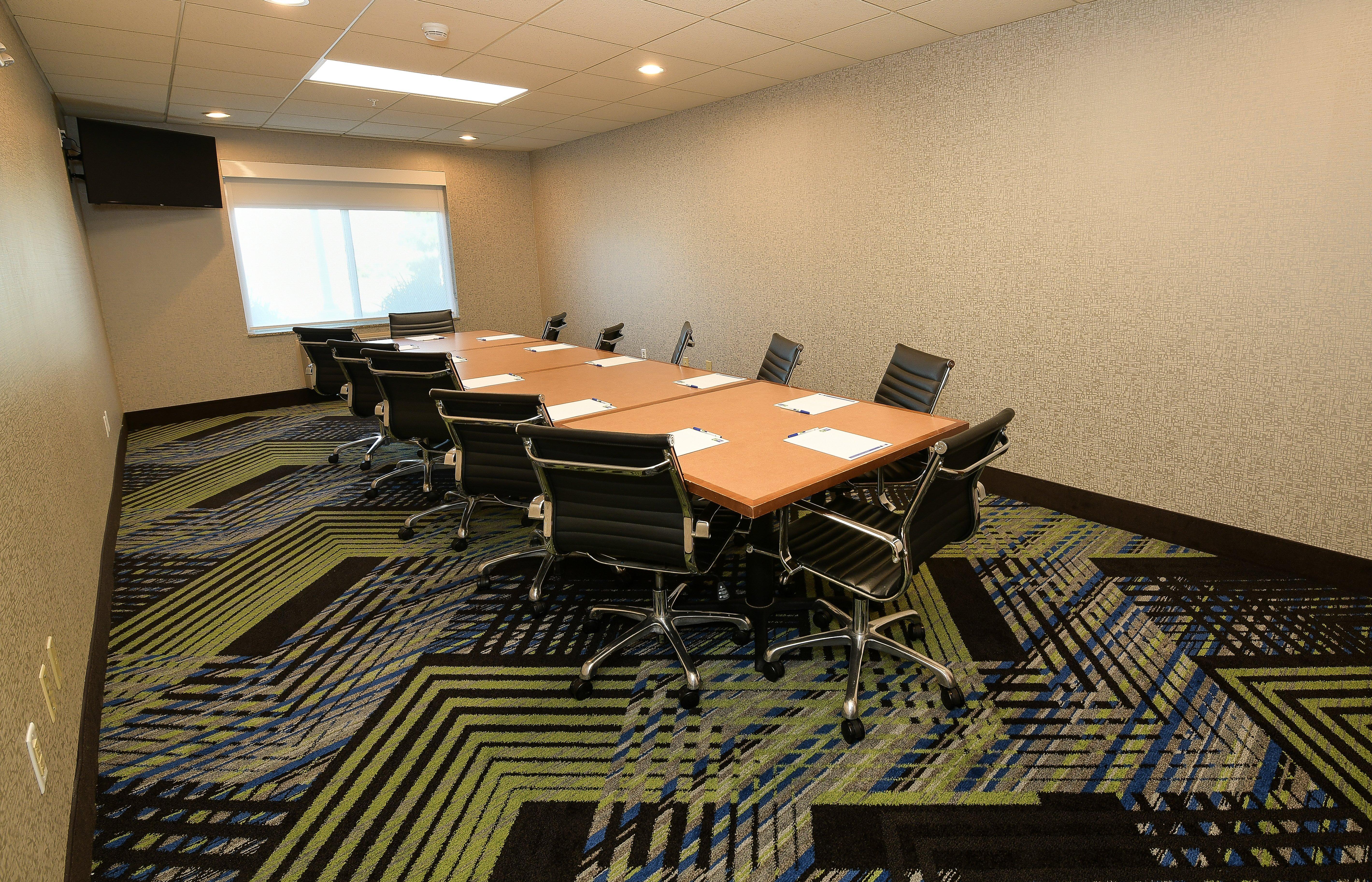 Holiday Inn Express Hotel & Suites Grand Forks By Ihg Exterior photo