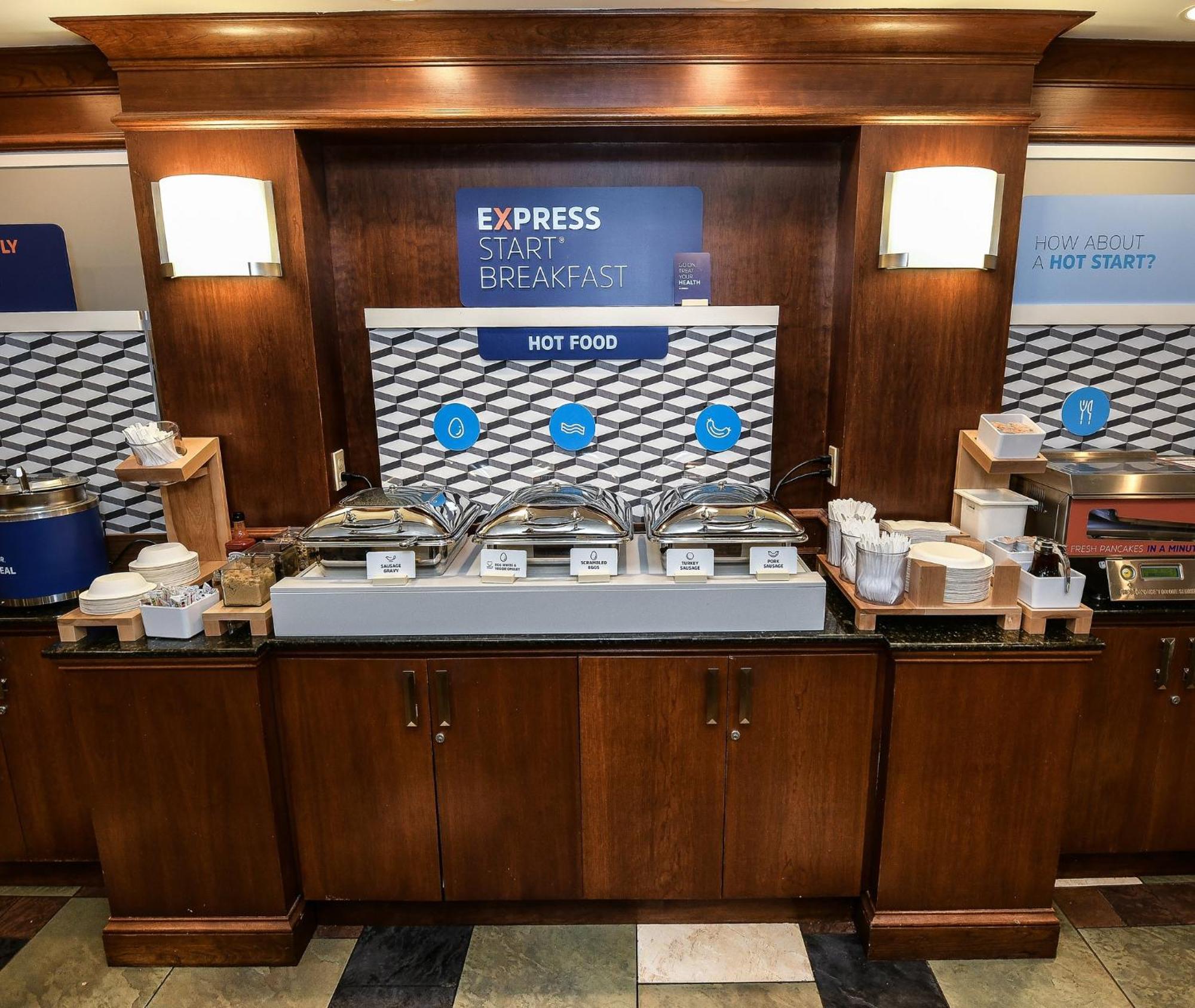Holiday Inn Express Hotel & Suites Grand Forks By Ihg Exterior photo