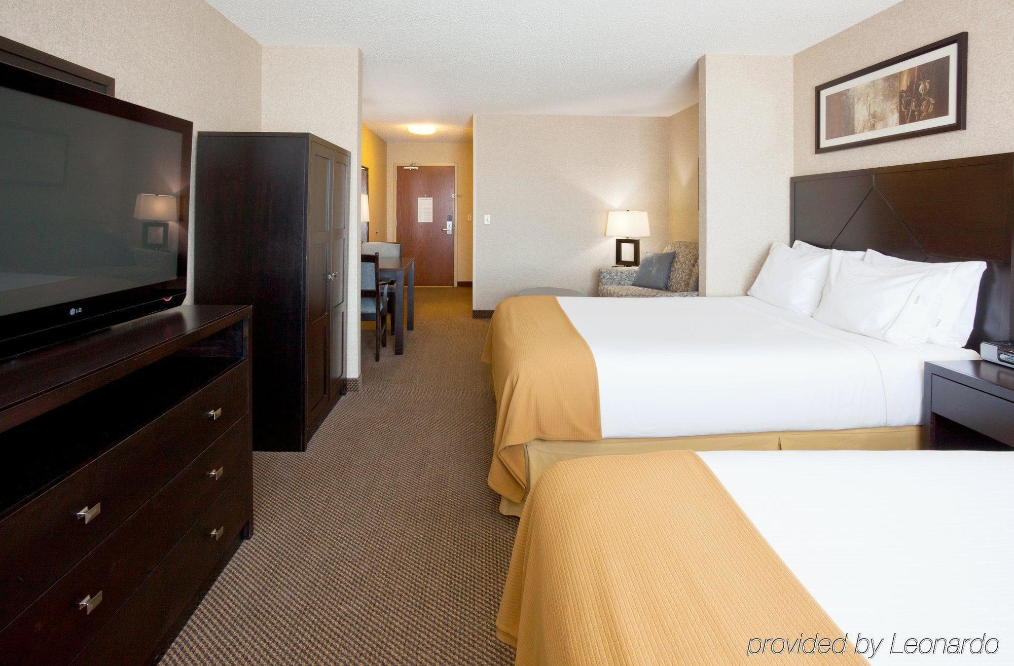 Holiday Inn Express Hotel & Suites Grand Forks By Ihg Room photo