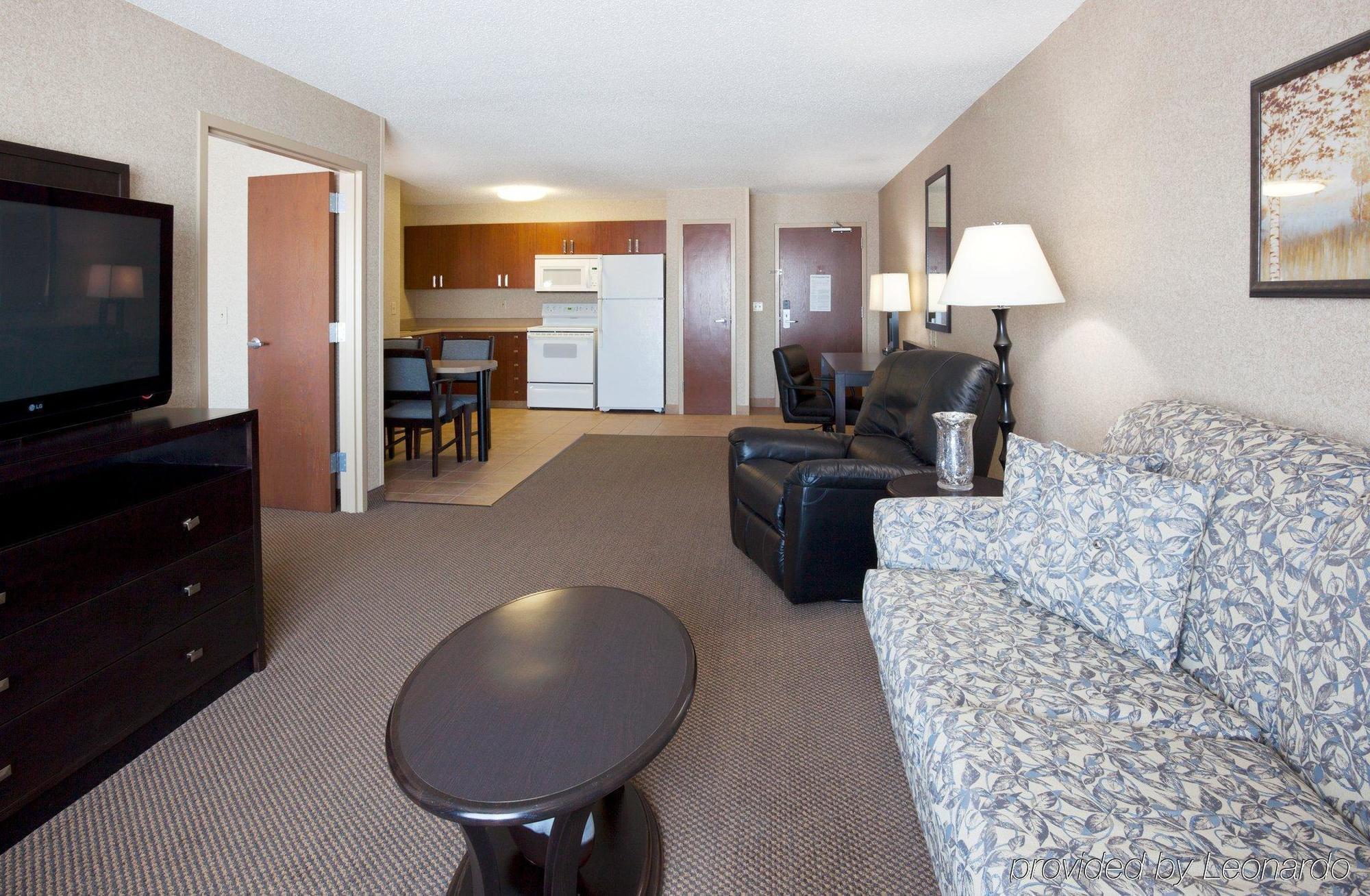 Holiday Inn Express Hotel & Suites Grand Forks By Ihg Room photo