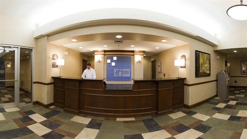 Holiday Inn Express Hotel & Suites Grand Forks By Ihg Exterior photo