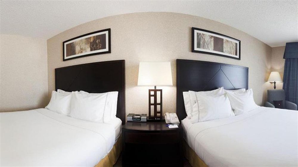 Holiday Inn Express Hotel & Suites Grand Forks By Ihg Exterior photo
